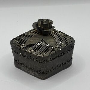 Vintage Decorative Metal Mesh Jewelry Box with Rose Design